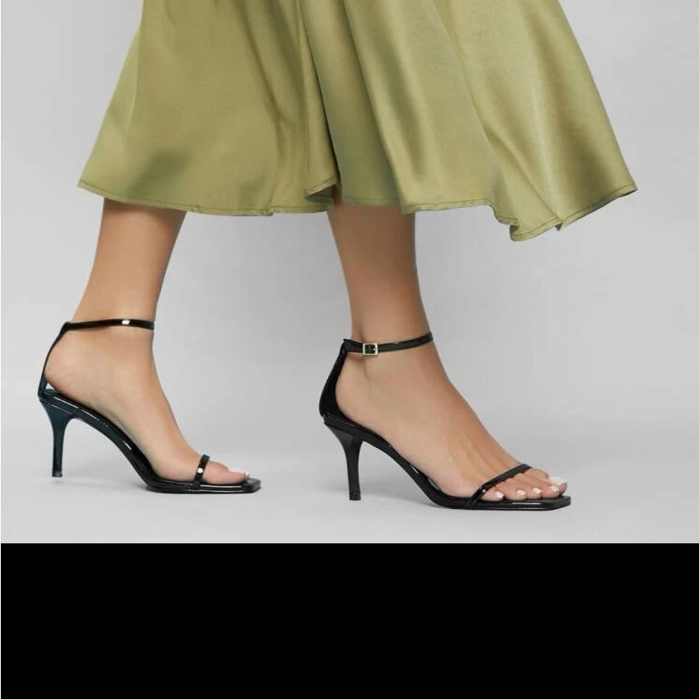 Black heels - Picture 4 of 5